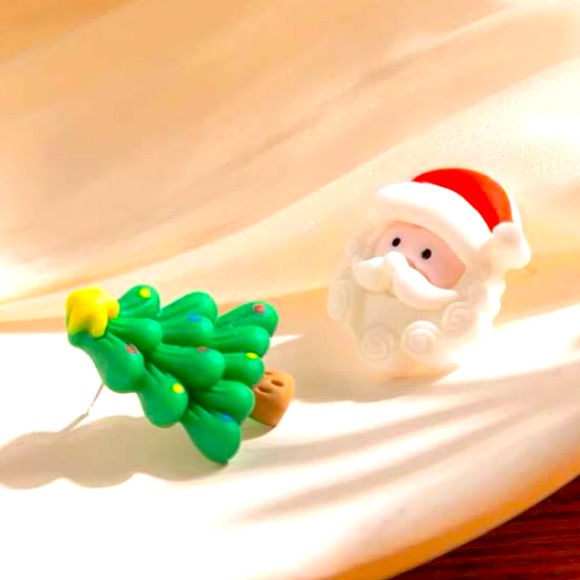 Cute!Mismatch Santa & Christmas Tree Happy Holiday Button Stud Earrin